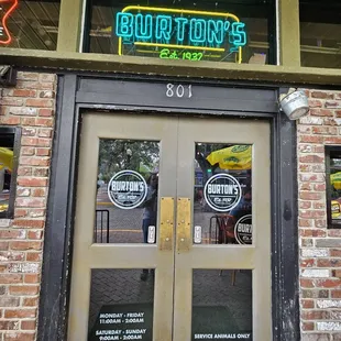 the entrance to the restaurant