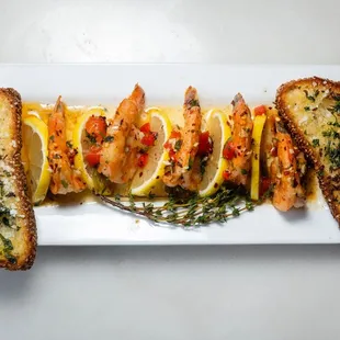 grilled shrimp and lemon slices