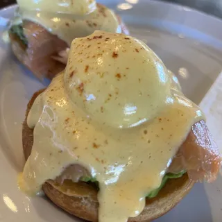 Smoked Salmon Benedict*