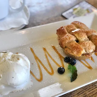 Mini Apple Pie w/ Vanilla Ice Cream