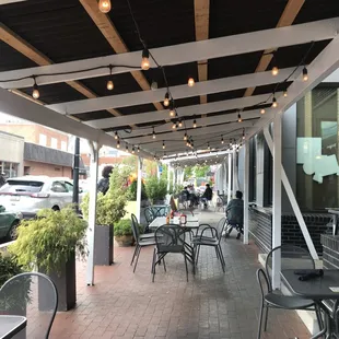 the outside of a restaurant