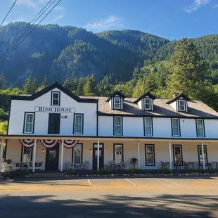 The historic Bush House Inn has been lovingly restored and is now open for lodging! Enjoy one of our 10 tastefully updated guestrooms.