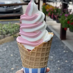Strawberry swirl ice cream