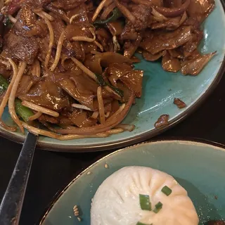 D8.pan Fried Buns (3 Pcs) D8.(3)