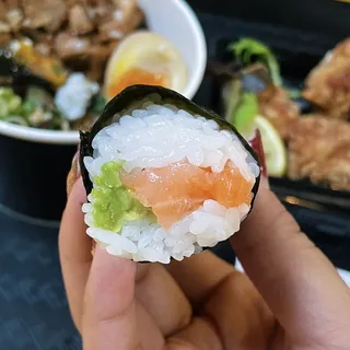 Salmon Avocado Handroll