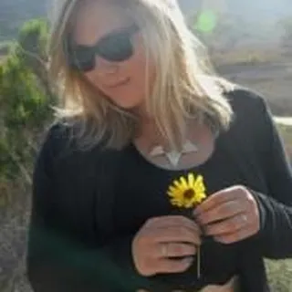 Nicole R.