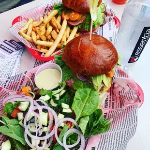 Tradicional with Fries, and traditional with Mixed Greens.
