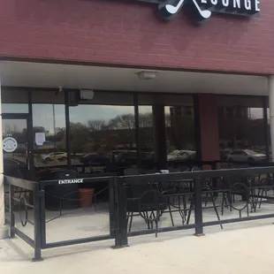 the outside of the restaurant