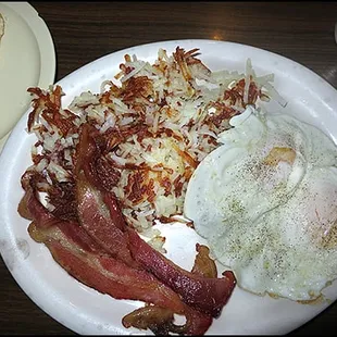 Bacon, eggs &amp; string hash browns