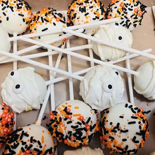 Halloween cake pops
