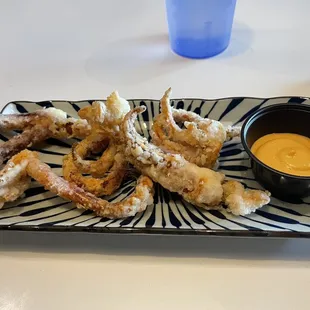 fried squids and dipping sauce