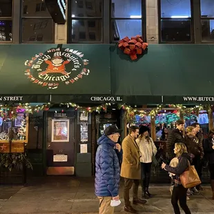 people standing outside of a restaurant