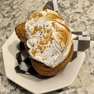 Lemon Meringue Cruffin