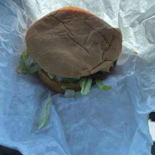 Single cheeseburger