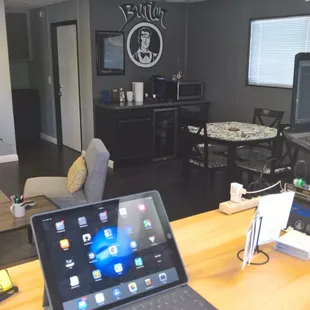 Multiple 'lounge' and workstations...is it a living room or a design studio? It's both!