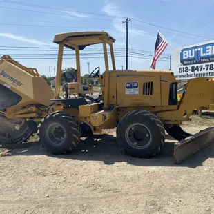 We offer rock saws from sizes 18",24",26, and even 44" as displayed here. Offered at Wimberley and Canyon Lake, Texas locations.