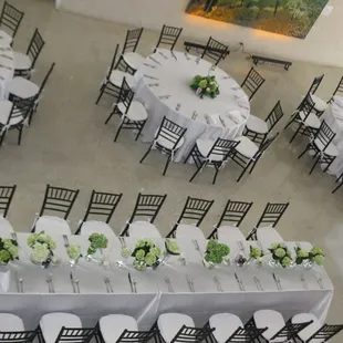 Affordable fine table cloth rentals.