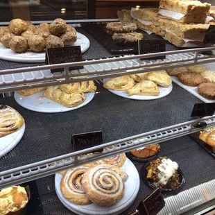 This place has something for everyone. Energy bites, sweet pastries, fresh veggies, soup and salad bar, Ice cream, cannolis (yum), deli