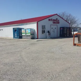 Looks like a small town grocery... and it is in fact.  But they offer hot food too at the deli and tbere are tables too.