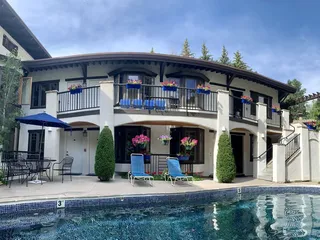 St Moritz Lodge & Condominiums