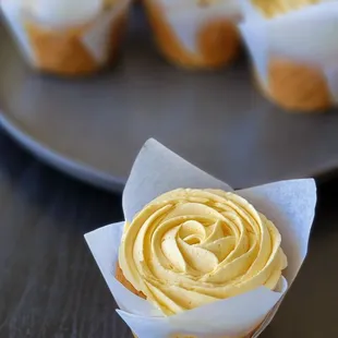 Vegan Mango Cupcakes with Mango Frosting