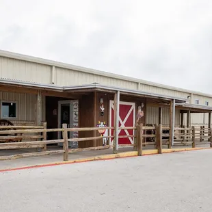 the outside of a restaurant