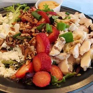 Strawberry field salad full size with chicken