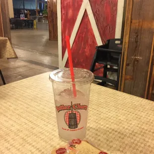 Good ice, great crackers and Country decor