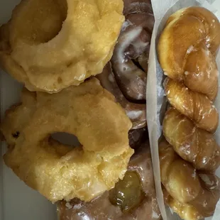 Twist, 2 buttermilk donuts, and I don&apos;t know what the other two items are. We ordered 2 bearclaw.