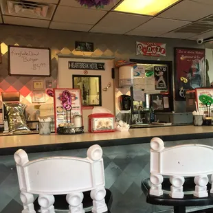 Interior- Elvis everywhere. Cool.