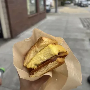 breakfast sandwich