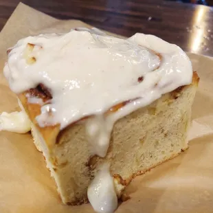 Yummy HUGE cinnamon roll!!