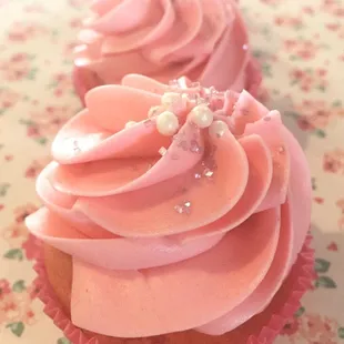 Pink champagne cupcakes