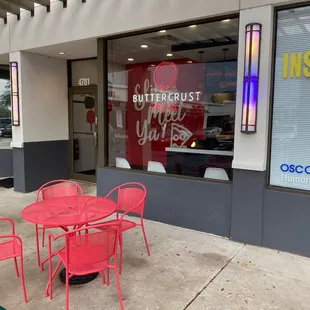 the outside of a restaurant