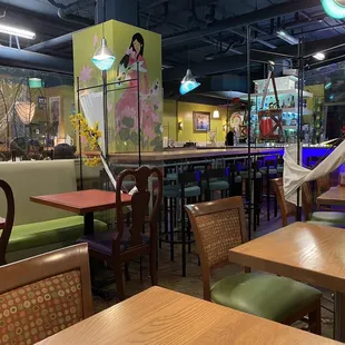 Indoor ambiance and decor (before the rush came).