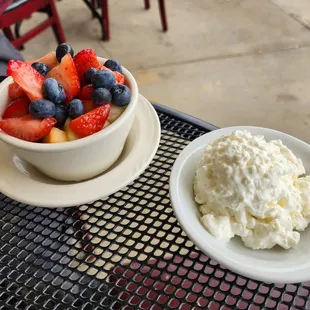 Berries, Cottage Cheese