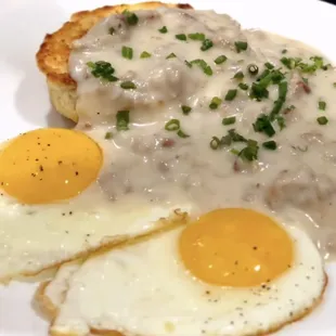 Buttermilk Biscuits n&apos; Gravy