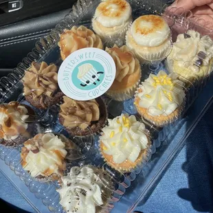 cupcakes, food, dessert