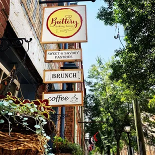 signage for buttery baking house
