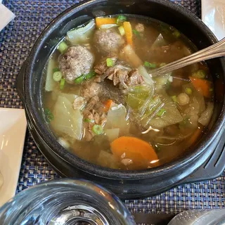 Huitsaa(beef vegetable and meat ball soup)