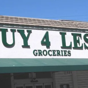 the front of a grocery store