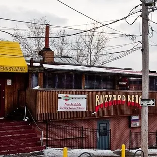 the exterior of a restaurant