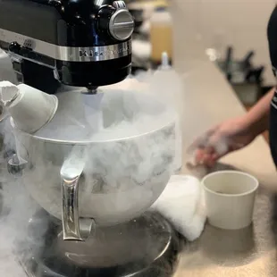 Liquid nitrogen doin it's thang