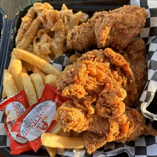 Fried chicken Mac and cheese and fries