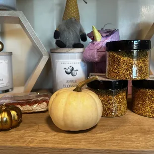 Cute decor for purchase. Bee pollen for food/desserts or açaí bowls helps with local allergies.