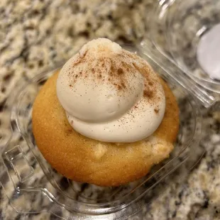 Apple cobbler cupcake