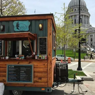 Daily lunch at Wisconsin &amp; Mifflin streets on the Capital Square.