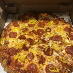 Large pizza - pepperoni and banana peppers