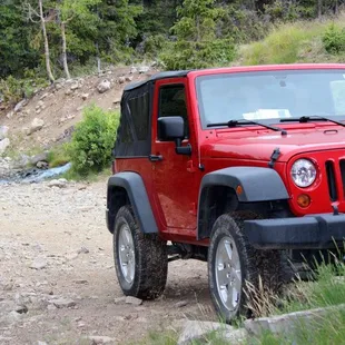 We offer 2 door and 4 door Jeeps, as well as Atvs and Side by Sides to enjoy your Mountain Adventure.