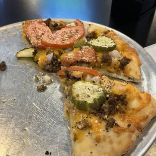 Cheeseburger pizza